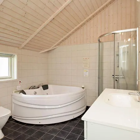 Quaint Holiday In Jutland With Terrace Feriehus *